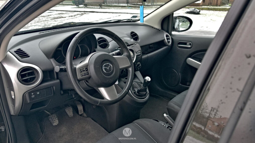 mazda 2 1.3 75 KM