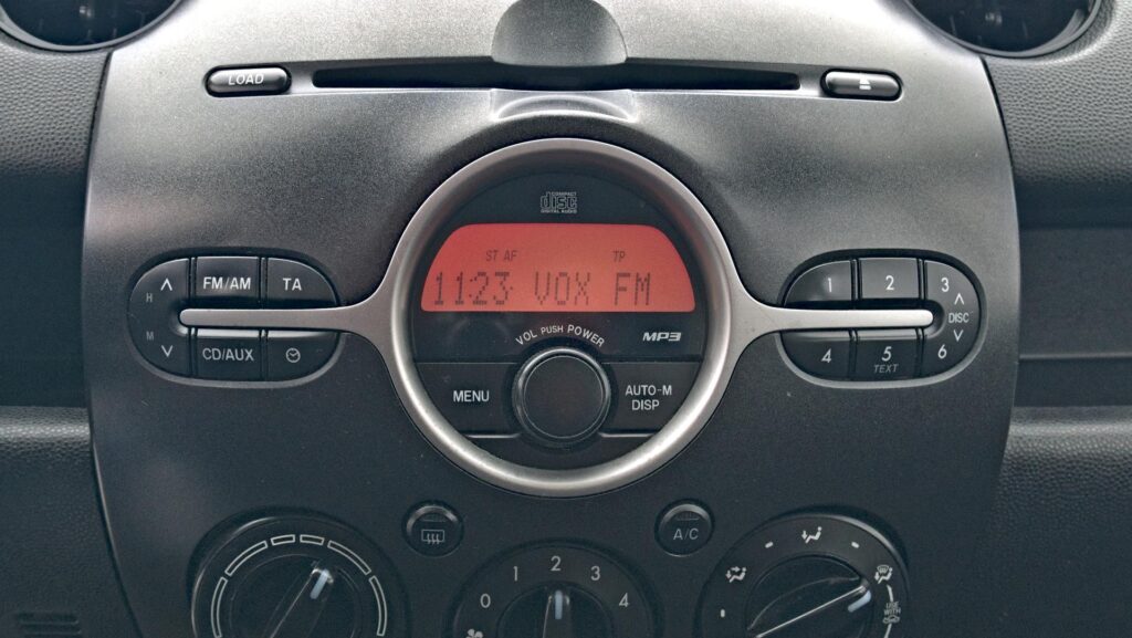 mazda 2 1.3 75 KM
