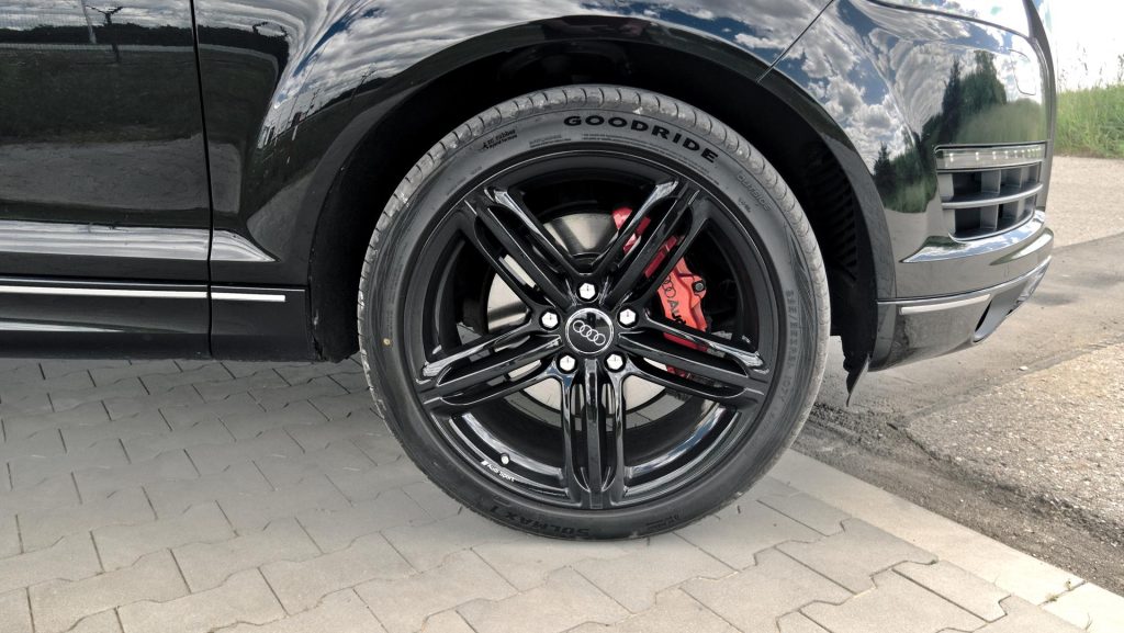 Audi Q7 Motoholizm